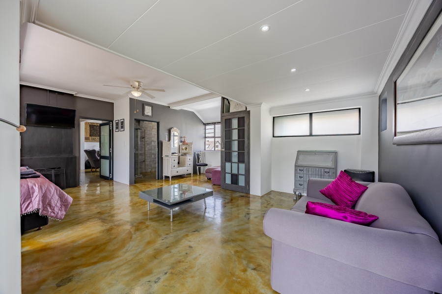 6 Bedroom Property for Sale in Flamingo Vlei Western Cape